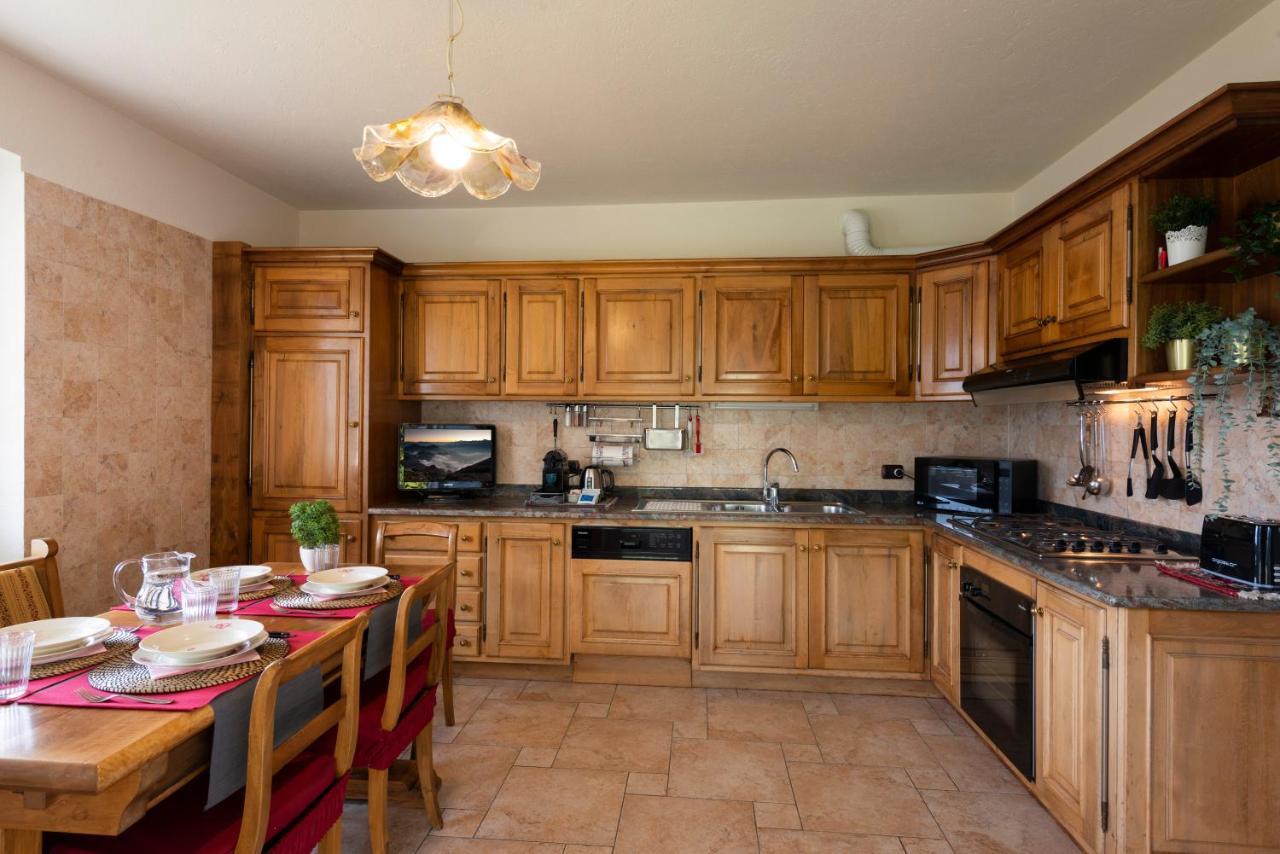 Villa Mara - Aosta - 200 Mq - Wifi - Jacuzzi - Parcheggio - Giardino Exterior photo