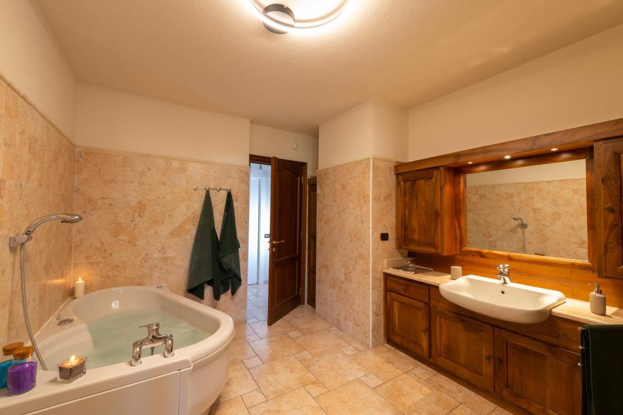 Villa Mara - Aosta - 200 Mq - Wifi - Jacuzzi - Parcheggio - Giardino Exterior photo
