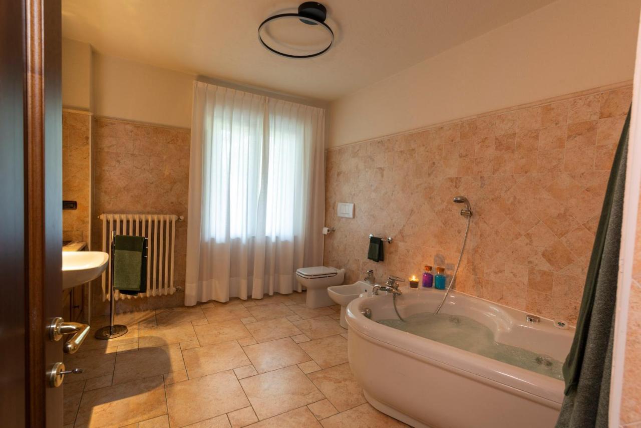 Villa Mara - Aosta - 200 Mq - Wifi - Jacuzzi - Parcheggio - Giardino Exterior photo